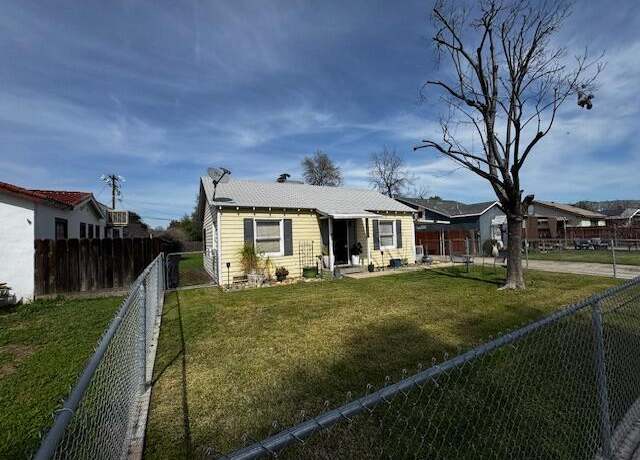 Property at 368 W Kanai Ave, Porterville, CA 93257, 2 beds, 1 bath