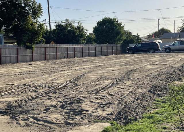Property at 917 S Liberty St, Visalia, CA 93277