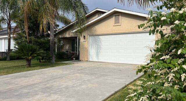 Photo of 256 Pomegranate St, Woodlake, CA 93286