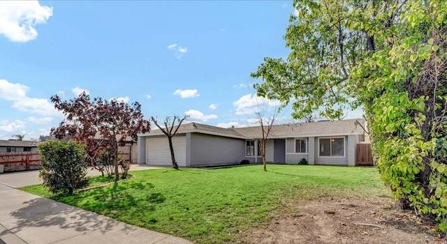 Photo of 2843 N Fairway St, Visalia, CA 93291