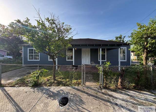 Property at 145 E 10th St, Brownsville, TX 78520, 3 beds, 1.5 baths