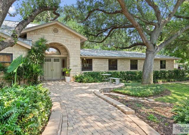 Property at 1625 Sam Houston Dr, Harlingen, TX 78550, 4 beds, 3.5 baths