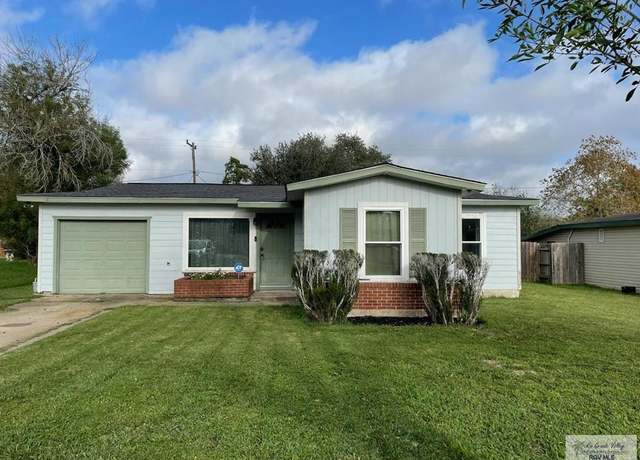 Property at 1507 E Corpus Christi St, Beeville, TX 78102, 3 beds, 1 bath
