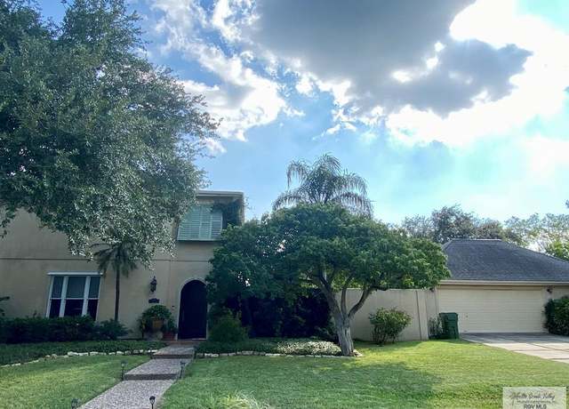 Property at 1500 Briarwyck Dr, Brownsville, TX 78520, 2 beds, 2.5 baths
