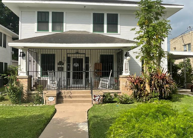 Property at 121 E Washington St, Brownsville, TX 78520, 4 beds, 4.5 baths