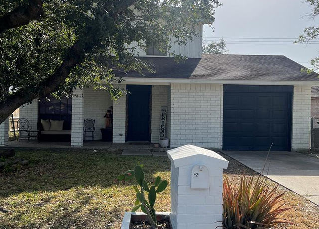 Property at 1917 River Oaks Dr, Harlingen, TX 78552, 3 beds, 2.5 baths