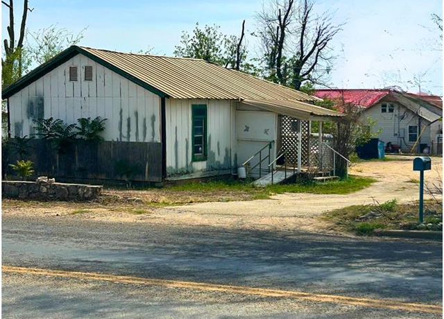 Property at 1606 Tayloe Ave, Sonora, TX 76950, 2 beds, 1 bath