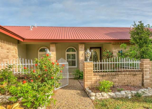Property at 206 Crestwood Dr, San Angelo, TX 76905, 3 beds, 2 baths