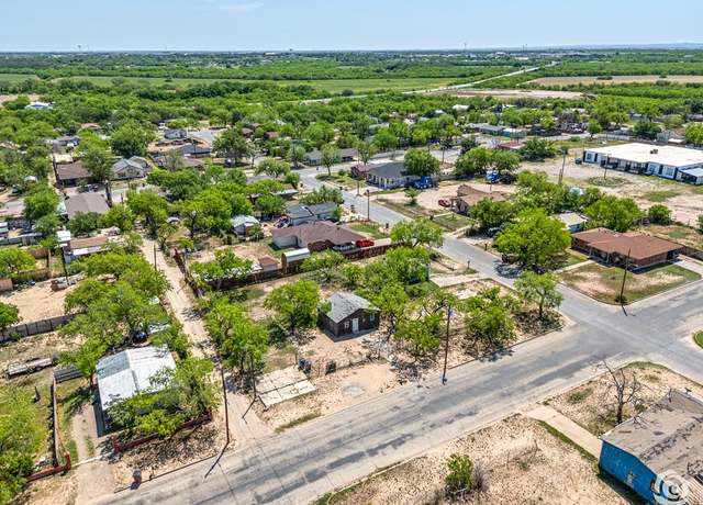 Property at 2218 S Randolph St, San Angelo, TX 76903, 1 bed, 1 bath