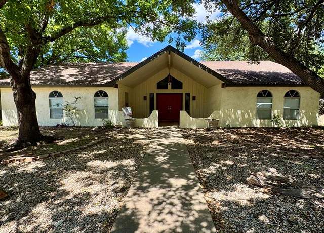 Property at 5214 Green Valley Trl, San Angelo, TX 76904, 3 beds, 2 baths