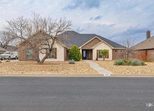 Property at 1610 Pine Valley St, San Angelo, TX 76904, 4 beds, 3 baths