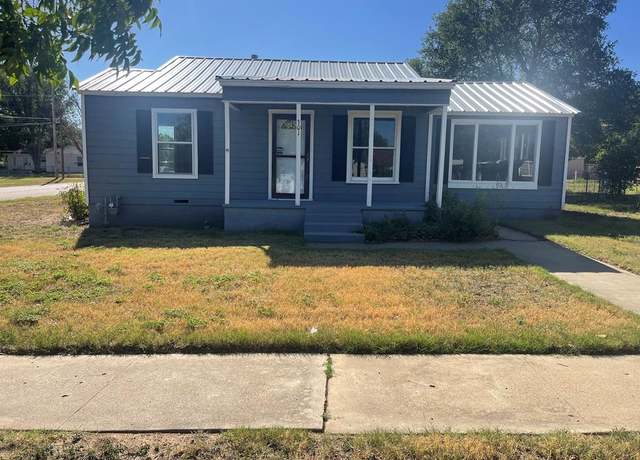 Property at 301 East Ave, Ballinger, TX 76821, 3 beds, 1.5 baths