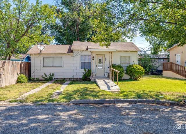 Property at 805 Mesquite Ave, Sonora, TX 76950, 3 beds, 2 baths