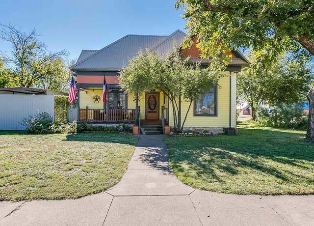Property at 1009 8th St, Ballinger, TX 76821, 4 beds, 2 baths