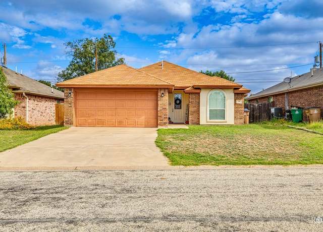 Property at 38 Amberwood Dr, San Angelo, TX 76905, 3 beds, 2 baths