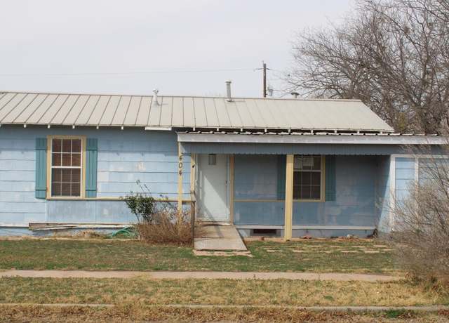 Property at 404 East Ave, Ballinger, TX 76821, 2 beds, 1.5 baths