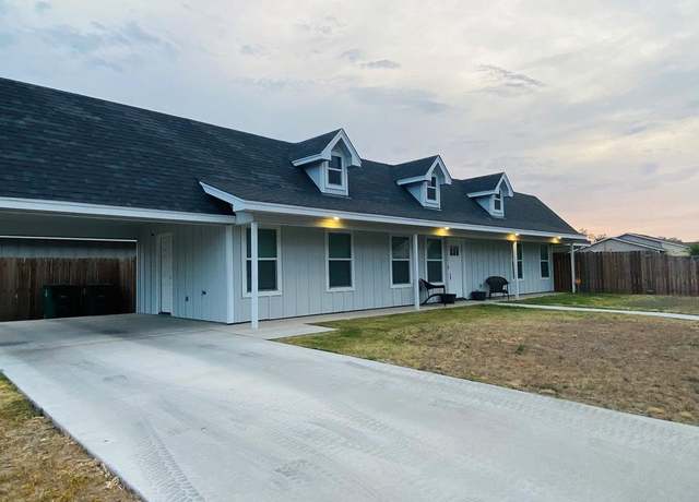 Property at 800 W 19th St, San Angelo, TX 76903, 2 beds, 2 baths