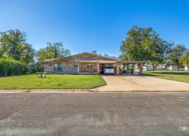 Property at 3125 N Oakes St, San Angelo, TX 76903, 3 beds, 2 baths