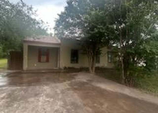 Property at 29 W Ave Q, San Angelo, TX 76903, 4 beds, 2 baths