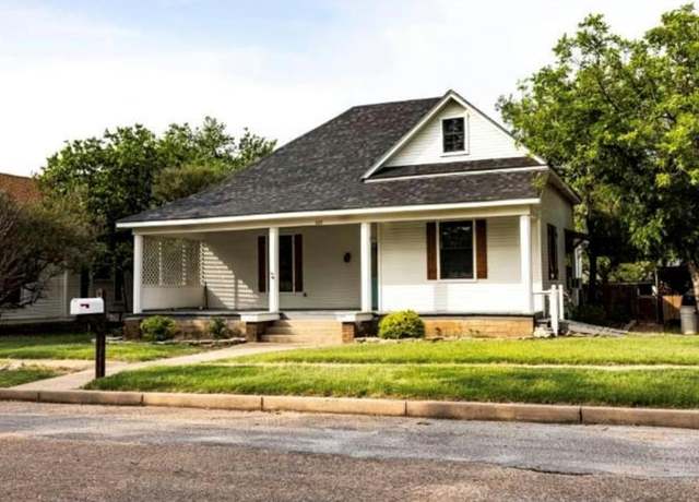Property at 809 N 6th St, Ballinger, TX 76821, 4 beds, 2 baths