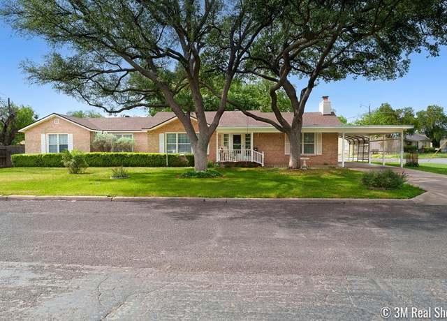 Property at 1917 W Ave L, San Angelo, TX 76904, 4 beds, 2 baths