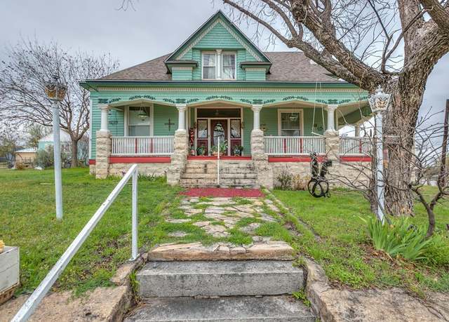 Property at 300 N 6th St, Ballinger, TX 76821, 5 beds, 2 baths