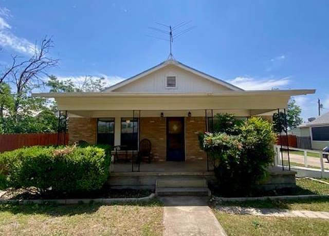 Property at 925 E 40th St, San Angelo, TX 76903, 3 beds, 1 bath