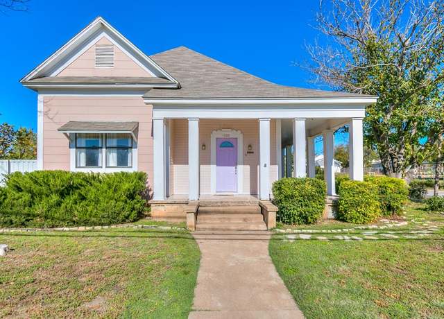 Property at 1100 8th St, Ballinger, TX 76821, 3 beds, 2 baths