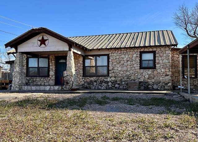Property at 1717 W Ave I, San Angelo, TX 76901, 4 beds, 2 baths