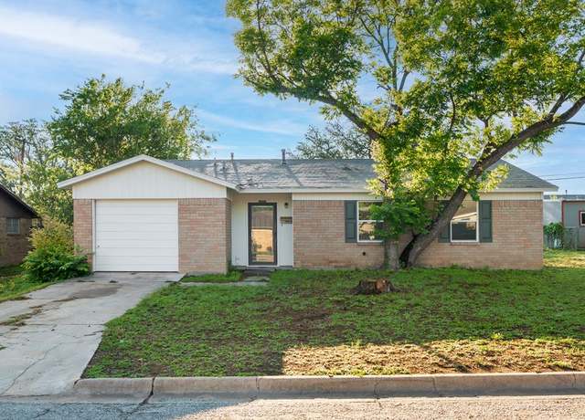 Property at 2007 Stanton St, Brady, TX 76825, 3 beds, 1.5 baths