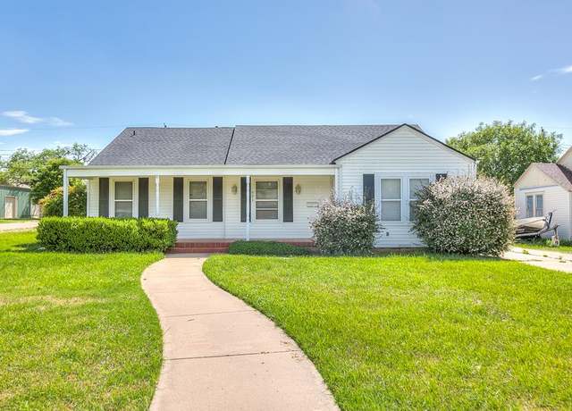 Property at 601 N 3rd St, Ballinger, TX 76821, 3 beds, 2 baths