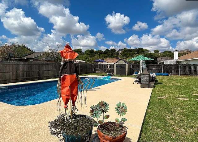 Property at 5821 Hanover Pl, San Angelo, TX 76901, 3 beds, 2 baths