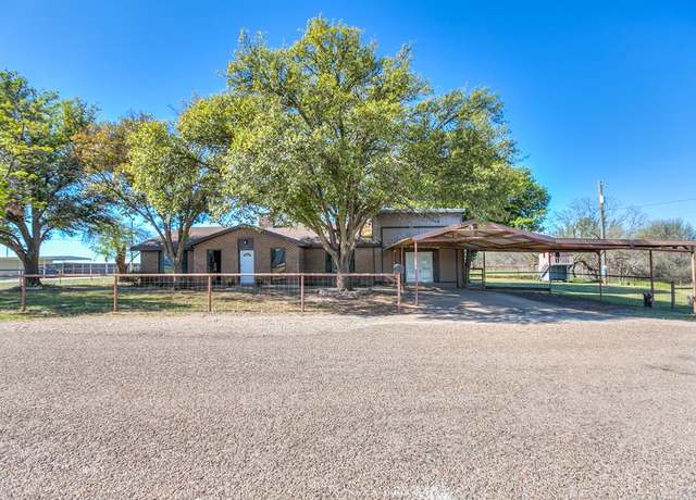 Property at 601 W 15th St, Robert Lee, TX 76945, 3 beds, 2 baths