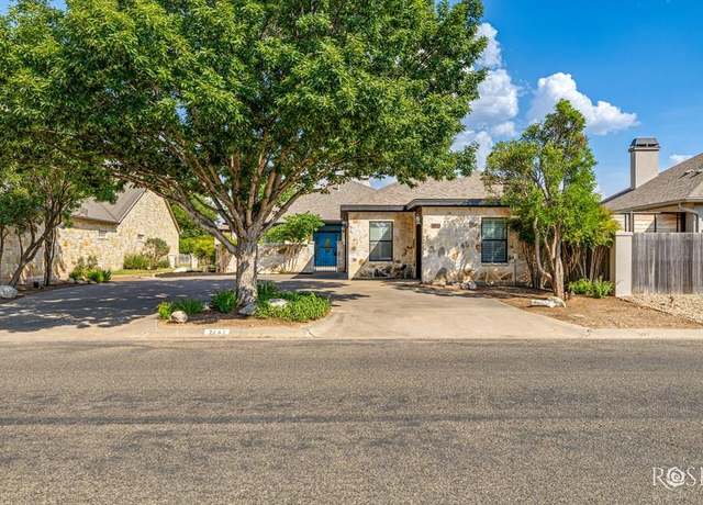 Property at 2141 Valleyview Dr, San Angelo, TX 76904, 3 beds, 2 baths