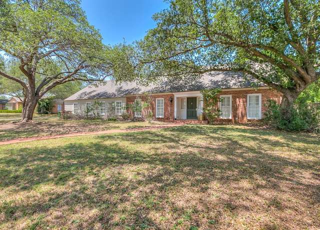 Property at 2622 Oxford Ave, San Angelo, TX 76904, 5 beds, 4.5 baths
