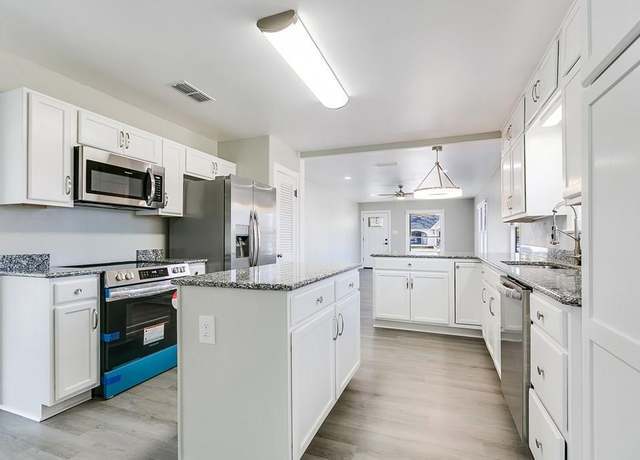 Property at 222 S Jackson Ave, San Angelo, TX 76901, 3 beds, 2.5 baths