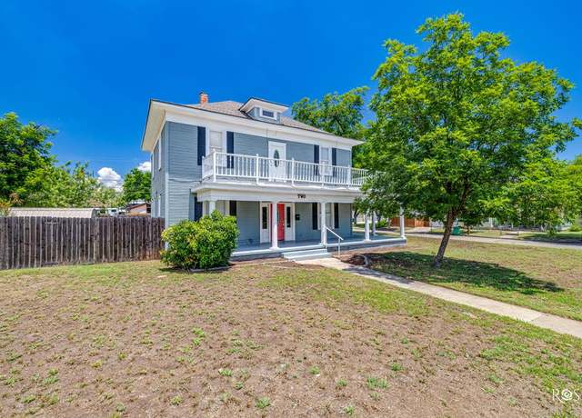 Property at 2 N Adams St, San Angelo, TX 76901, 3 beds, 2 baths