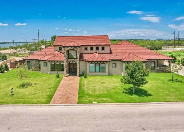 Property at 1733 Overhill Dr, San Angelo, TX 76904, 5 beds, 4 baths