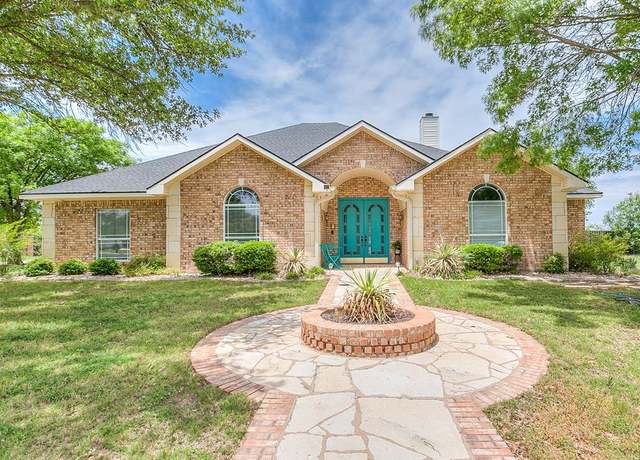 Property at 1001 Avondale Ave, San Angelo, TX 76901, 4 beds, 3 baths