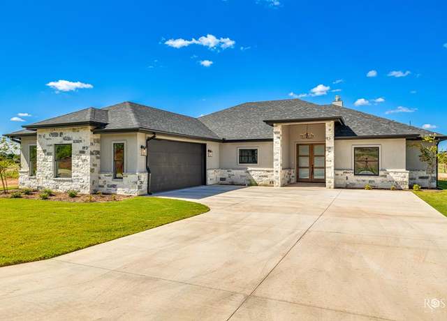 Property at 2301 Hillside Dr, San Angelo, TX 76904, 4 beds, 3.5 baths