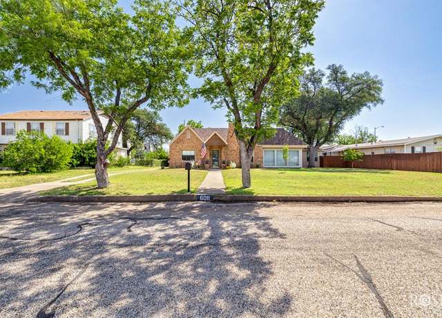 Property at 608 E Parkway St, San Angelo, TX 76901, 3 beds, 2 baths