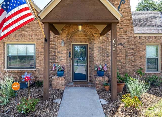Property at 608 E Parkway St, San Angelo, TX 76901, 3 beds, 2 baths