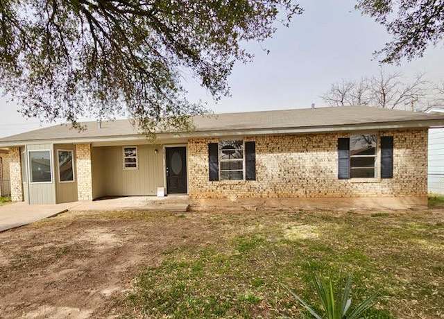 Property at 1017 Wynne Ave, San Angelo, TX 76905, 4 beds, 2 baths