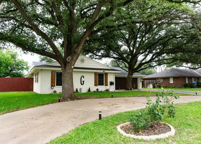Property at 1917 S A&m Ave, San Angelo, TX 76904, 4 beds, 2 baths