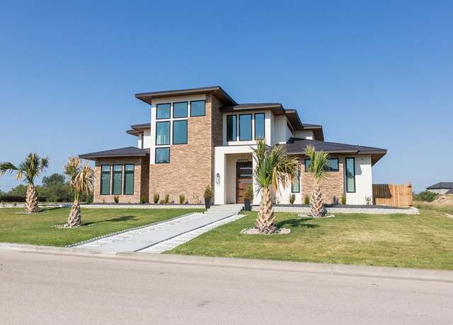 Property at 1741 Overhill Dr, San Angelo, TX 76904, 4 beds, 4.5 baths