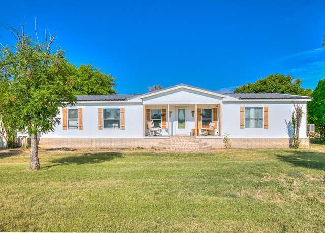 Property at 7921 Woodstock Ln, San Angelo, TX 76901, 3 beds, 2 baths