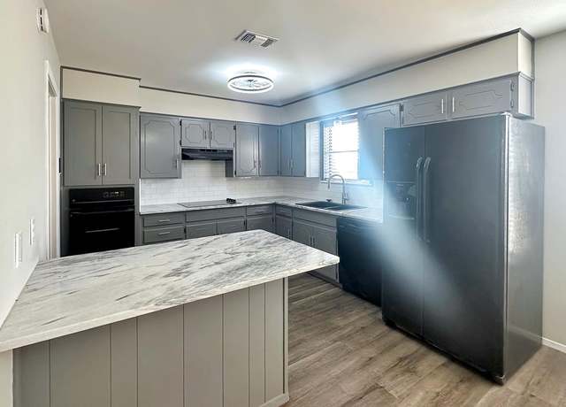 Property at 1201 Gordon Blvd, San Angelo, TX 76905, 3 beds, 2 baths