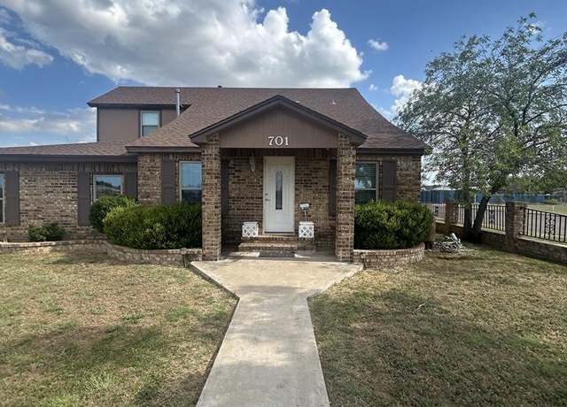 Property at 701 E 40th St, San Angelo, TX 76903, 4 beds, 3.5 baths