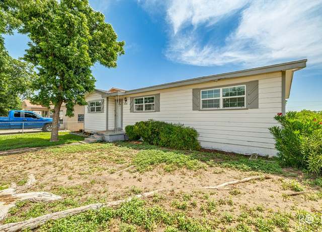 Property at 2126 La Cruz St, San Angelo, TX 76903, 3 beds, 1 bath