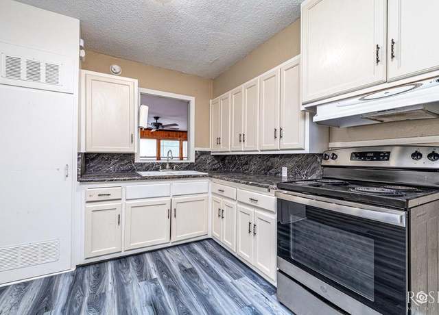 Property at 310 N Van Buren St, San Angelo, TX 76901, 3 beds, 1.5 baths